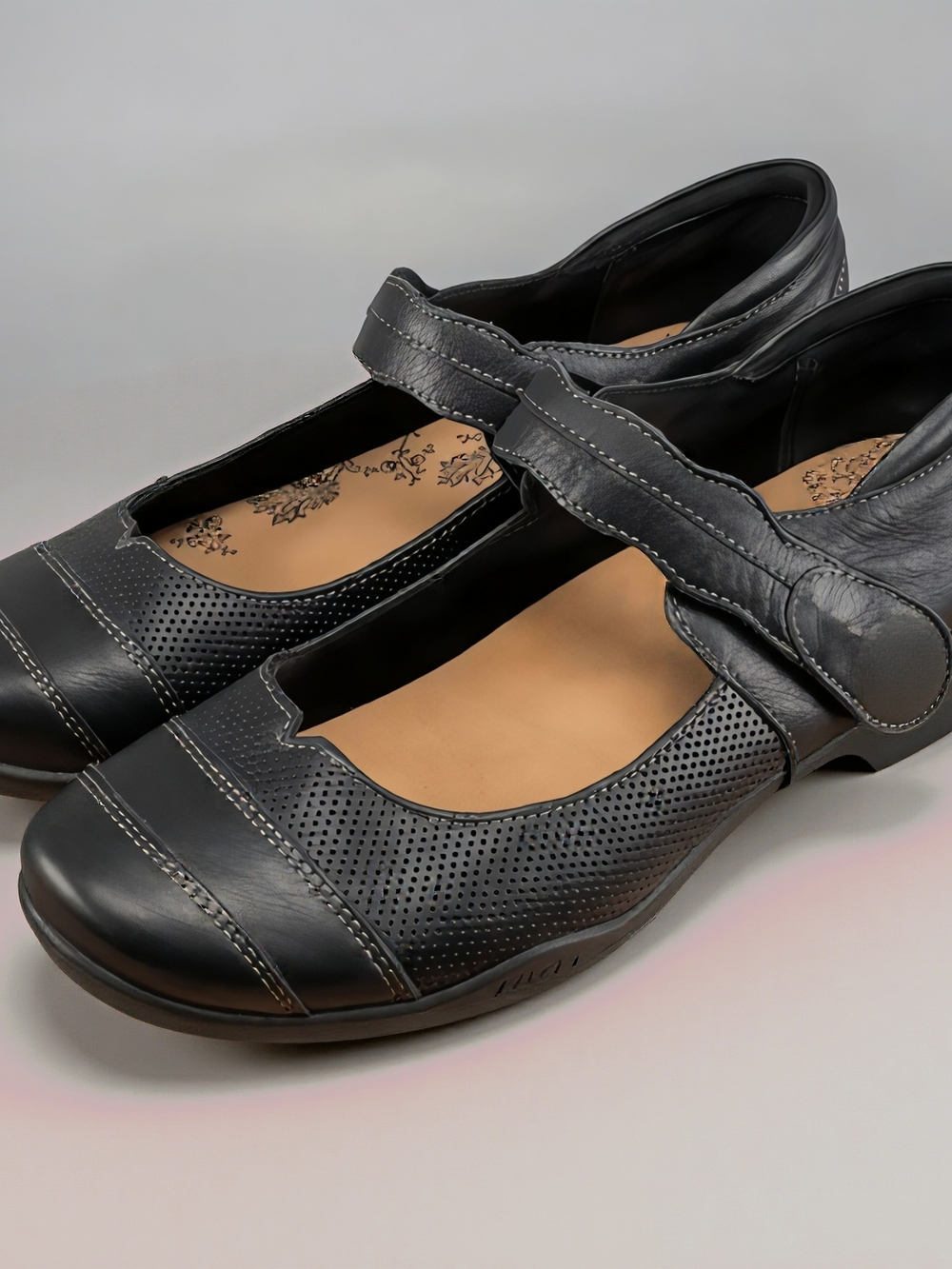 Black Taos Bravo Mary Jane  Comfort Shoes